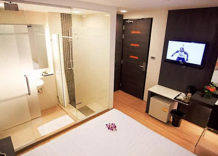 Sukhumvit 11 By Icheck 3*